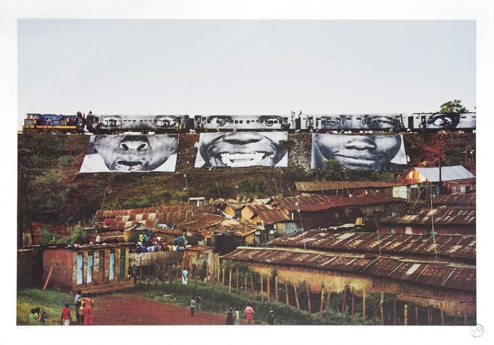 Lithographie Jr - Action in Kibera Slum, Train Passage 1, Kenya, 2009