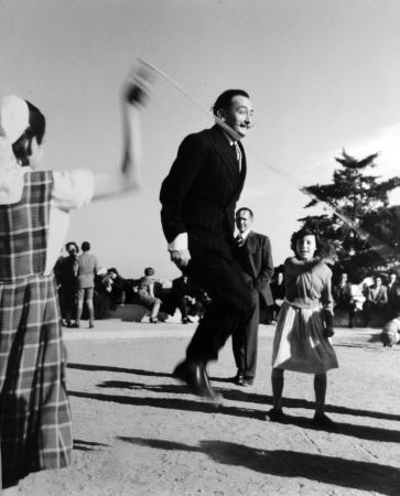 Photographie Català-Roca - Dalí en el Parc Güell, Barcelona