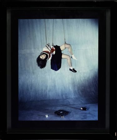 Photographie Araki - Hanging School Girl