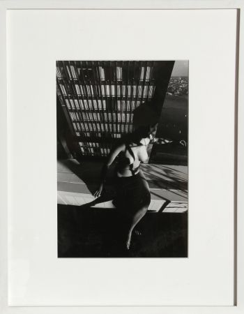 Photographie Clergue - Nude on a Ledge