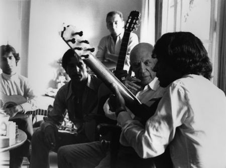 Photographie Clergue - PICASSO AVEC LES GITANS DE MANITAS DE PLATA