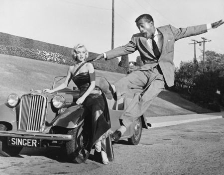 Photographie Worth - Sammy Davis Jr leaps for Marilyn