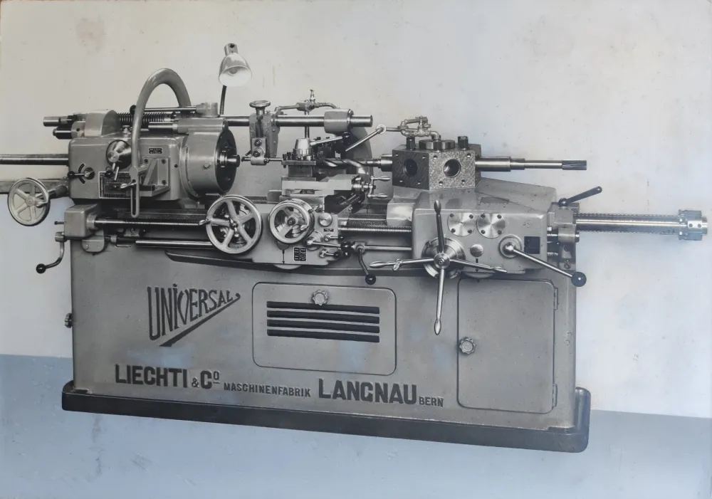 Photographie Anonyme - Darstellung einer Präzisionsmaschine, um 1960