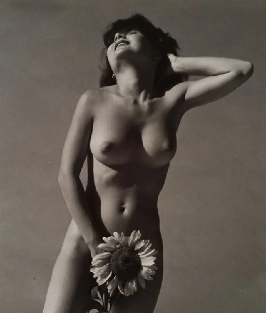 Photographie De Dienes  - Nu avec fleurs
