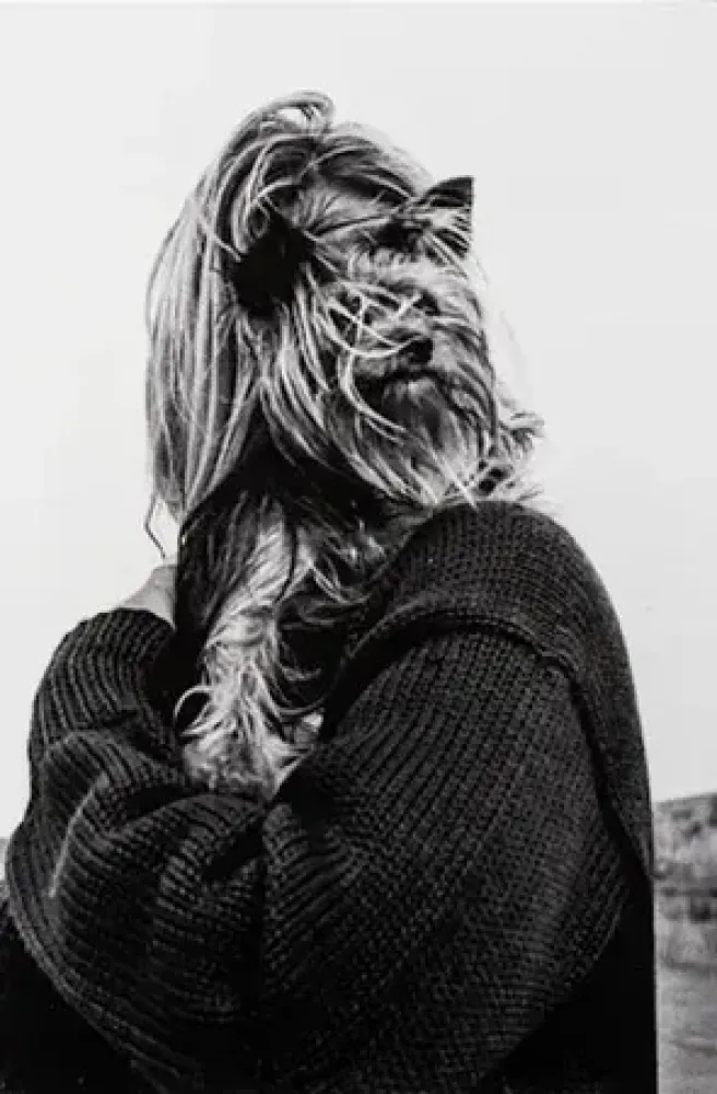 Photographie Erwitt - FEMME AU CHIEN 