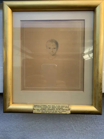 Aucune Technique Lawrence - Sarah Lysons with coral necklace