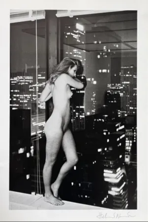 Photographie Newton - Patti Hansen over Manhattan 1977