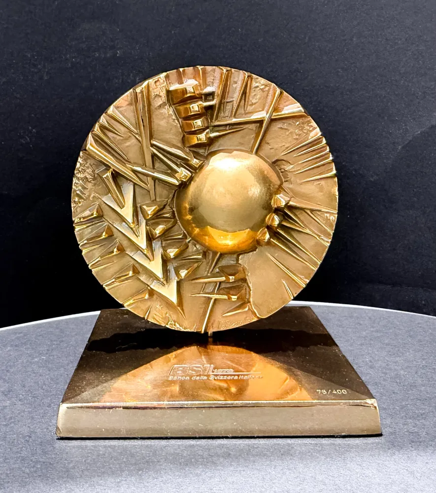 Aucune Technique Pomodoro - Arnaldo Pomodoro (1926–2025) - Disco per BSI - Gilded bronze sculpture with a gilded brass base - 1995