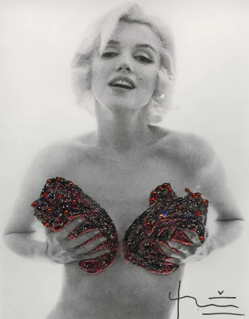 Photographie Stern - Marilyn Red Classic Charcoal Roses